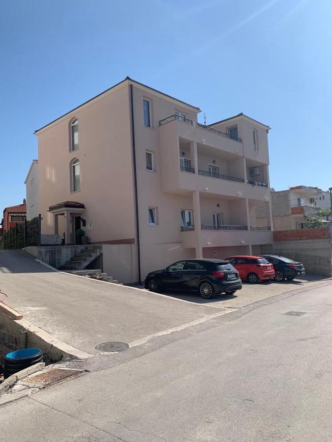 Studio Apartmant Leona With Parking Place 스플리트 외부 사진