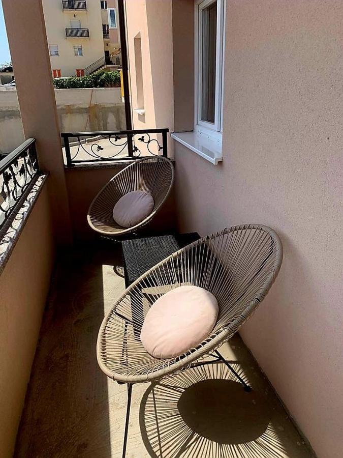 Studio Apartmant Leona With Parking Place 스플리트 외부 사진