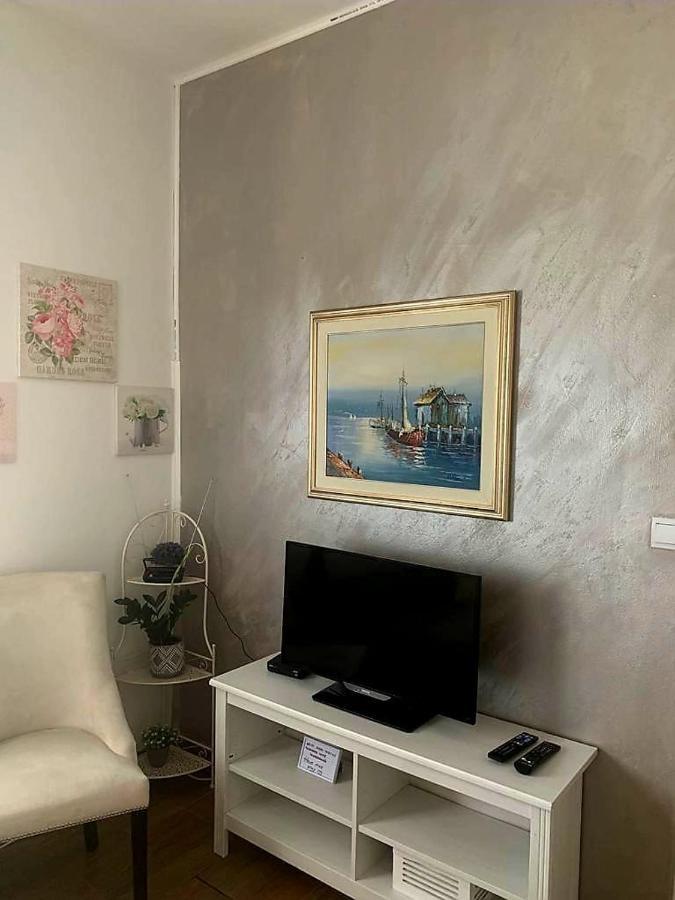 Studio Apartmant Leona With Parking Place 스플리트 외부 사진