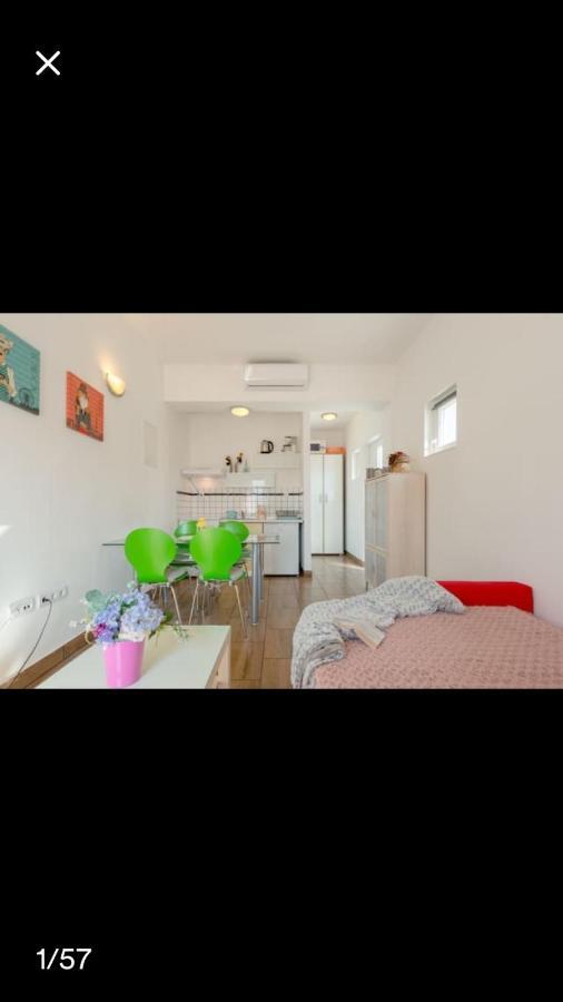 Studio Apartmant Leona With Parking Place 스플리트 외부 사진